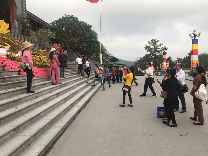 Chùm ảnh chùa Ba Vàng vắng khách sau