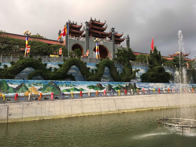 Chùm ảnh chùa Ba Vàng vắng khách sau