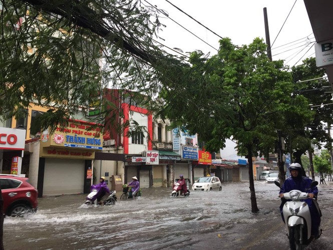 Hải Phòng mưa lớn, nhiều tuyến phố ngập trong nước - ảnh 6
