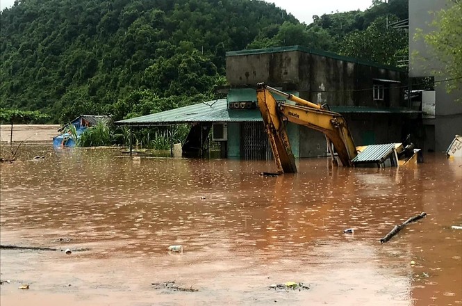 Lũ đang lên nhanh ở vùng cao Quảng Ninh chia cắt nhiều xã - ảnh 3