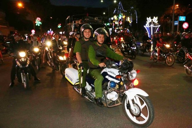 'Bão' xe máy phố núi Pleiku diễu hành mừng kỳ tích U23 Việt Nam - ảnh 1