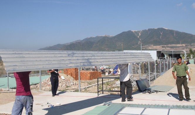 Nha Trang: Xây dựng trái phép, 45 ngôi nhà bị giải tỏa - ảnh 4