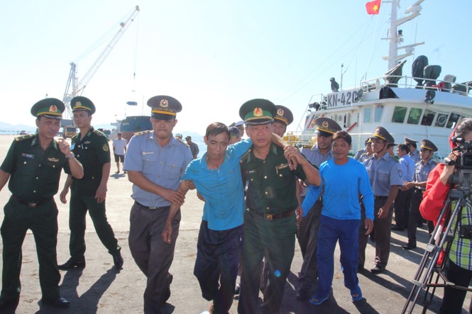 Đưa 41 ngư dân Quảng Nam gặp nạn ở Trường Sa vào bờ an toàn - ảnh 1
