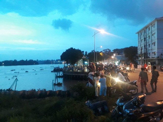 Kinh hãi phát hiện thi thể nam thanh niên trôi trên sông - ảnh 1