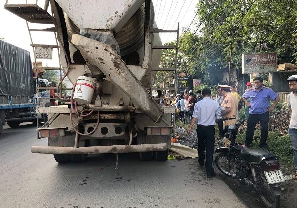 Xót xa bé gái bị xe bồn cán tử vong trên đường đi học - ảnh 1