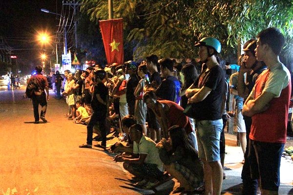 Ba Ki ốt phát cháy trong đêm, cả khu phố náo loạn - ảnh 6