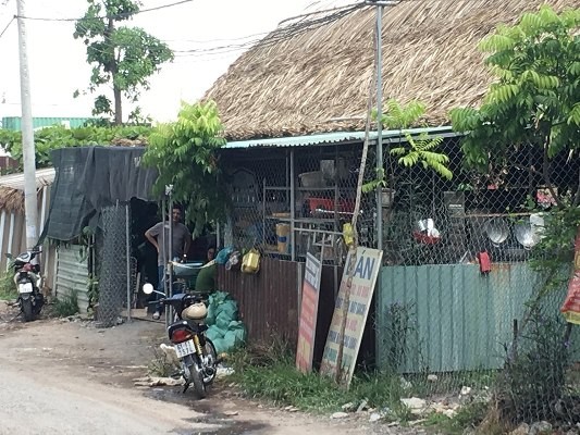 Truy bắt kẻ đâm chết bạn nhậu trong quán cà phê - ảnh 1