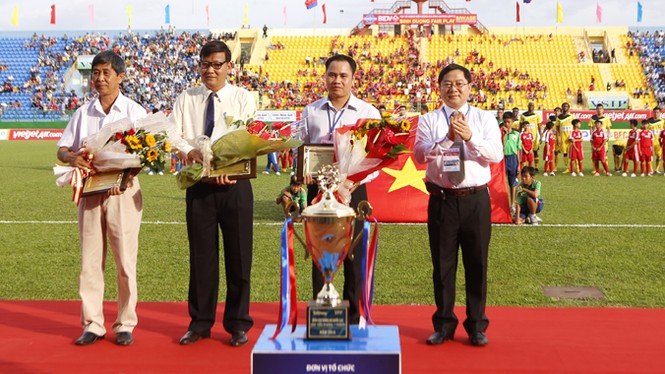 Bình Dương tưng bừng đón Siêu Cúp thứ ba - ảnh 1