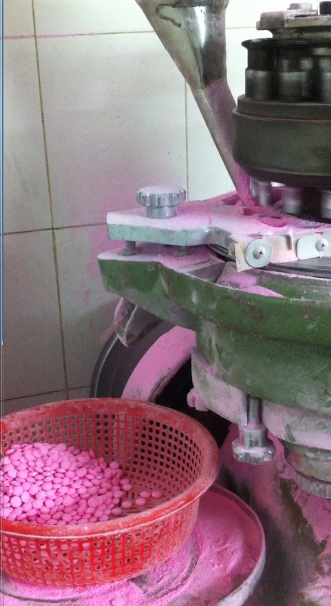 Vào lò làm thực phẩm chức năng: Tận thấy công nghệ siêu bẩn - ảnh 4