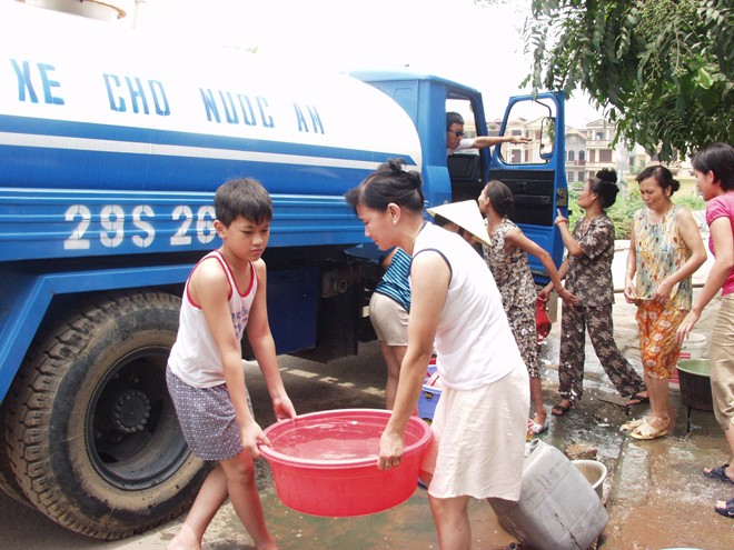Vỡ ống nhiều, giá nước vẫn tăng - ảnh 1