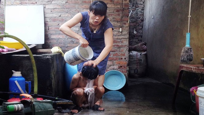 Vỡ ống nhiều, giá nước vẫn tăng - ảnh 2
