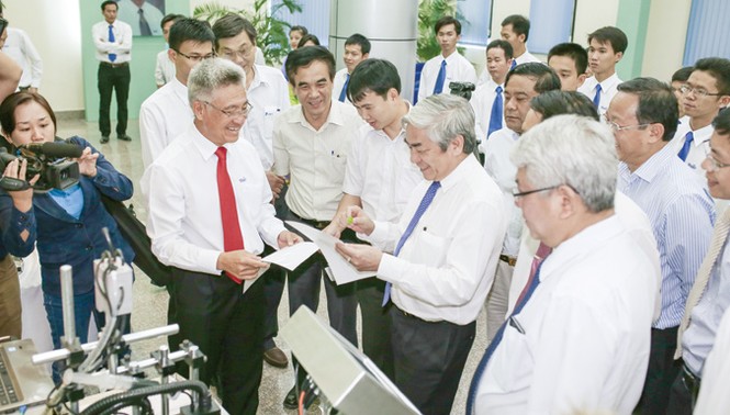 Từ cậu bé bán kem đến ông trùm công nghệ - ảnh 2