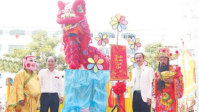 Chuyện của gạch và bóng - ảnh 1