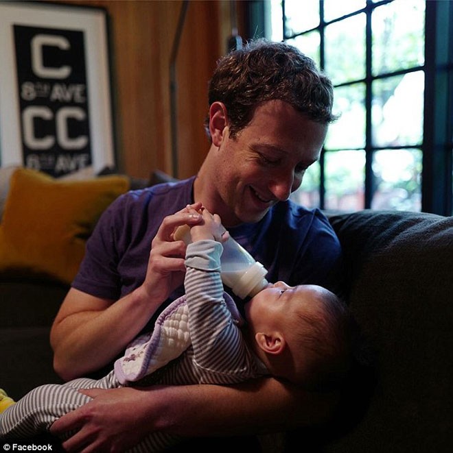 'Cha đẻ' facebook cho con bú gây sốt - ảnh 1