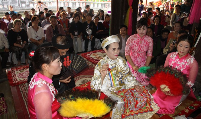 Lên đồng hấp dẫn vì khả năng 'lôi kéo' - ảnh 1