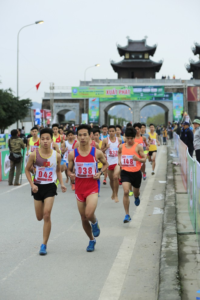 Hoa Lư phất cờ, ẵm ngôi vô địch - ảnh 2