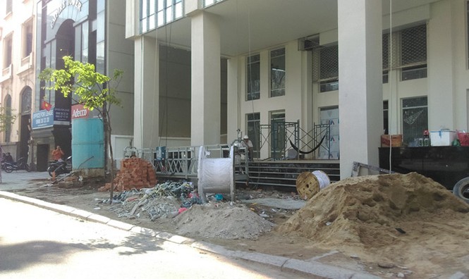 TPHCM: Tái chiếm vỉa hè vì mưu sinh - ảnh 6