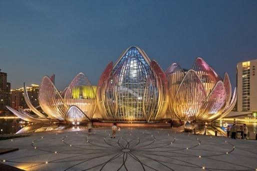 Công trình Hoa sen Hà Nội: Xấu, kém sáng tạo - ảnh 1