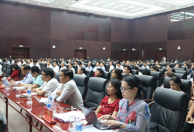 Chủ tịch Đà Nẵng nhắc cán bộ không xao nhãng công việc - ảnh 1