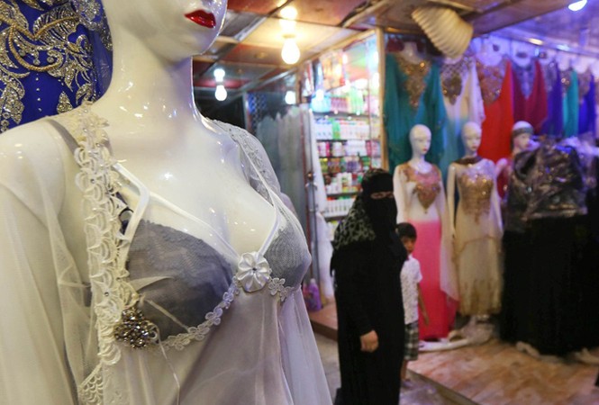 Mosul nhộn nhịp trở lại sau khi IS tháo chạy - ảnh 1