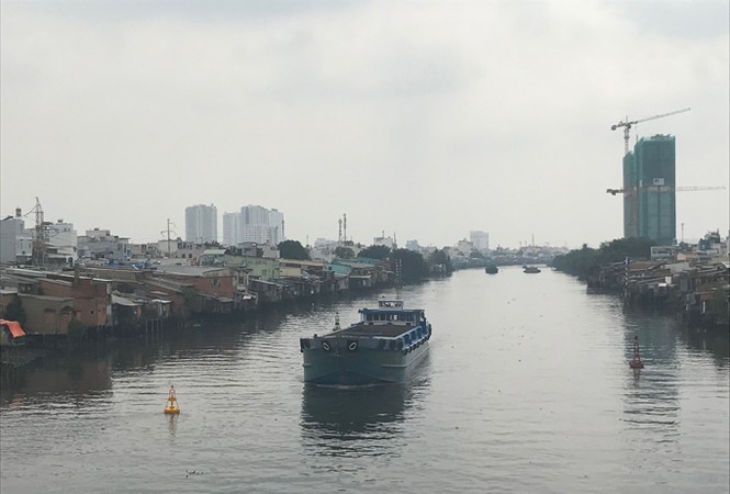 TPHCM di dời 20.000 căn nhà ven kênh rạch: Cái giá phải trả - ảnh 1