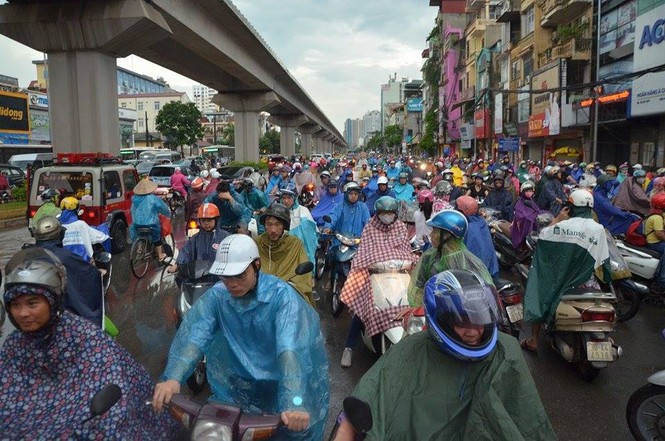Hà Nội: Mưa lớn gây ngập, tắc đường kinh hoàng - ảnh 14