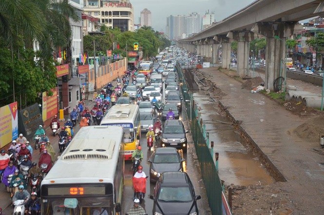 Hà Nội: Mưa lớn gây ngập, tắc đường kinh hoàng - ảnh 8