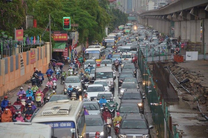 Hà Nội: Mưa lớn gây ngập, tắc đường kinh hoàng - ảnh 9