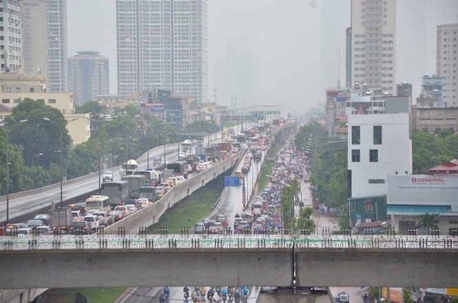 Hà Nội: Mưa lớn gây ngập, tắc đường kinh hoàng - ảnh 17
