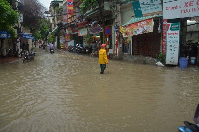 Hà Nội: Mưa lớn gây ngập, tắc đường kinh hoàng - ảnh 20