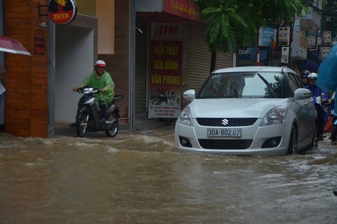 Hà Nội: Mưa lớn gây ngập, tắc đường kinh hoàng - ảnh 22