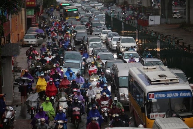 Hà Nội: Mưa lớn gây ngập, tắc đường kinh hoàng - ảnh 11