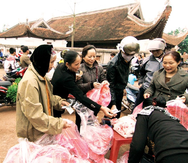Chợ họp duy nhất một buổi mồng Hai Tết - ảnh 1