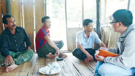 Cả làng lập chốt giữ rừng - ảnh 1