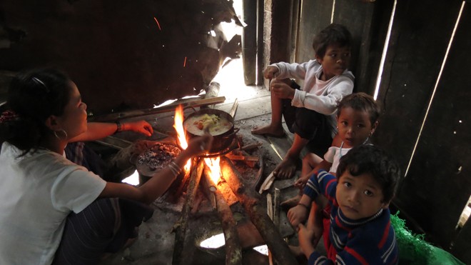 'Thân cò' nơi vùng khó - ảnh 6