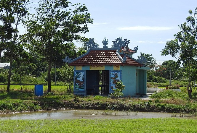 Lại chuyện nước thánh, lên đồng trị bá bệnh - ảnh 2