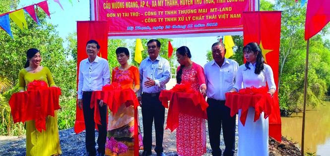 Người dân Long An sung sướng khi có cầu giao thông nông thôn - ảnh 3