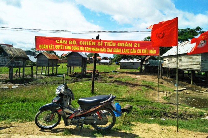 Pờ Tó, xã 'thần đèn ' với những căn nhà sàn biết đi - ảnh 2