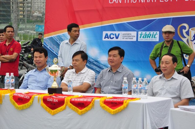 Sôi động Giải bóng đá Báo Giao thông mở rộng 2014 - ảnh 2