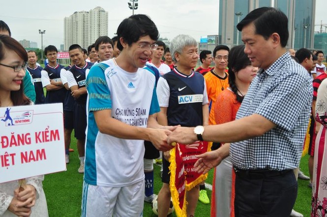 Sôi động Giải bóng đá Báo Giao thông mở rộng 2014 - ảnh 4