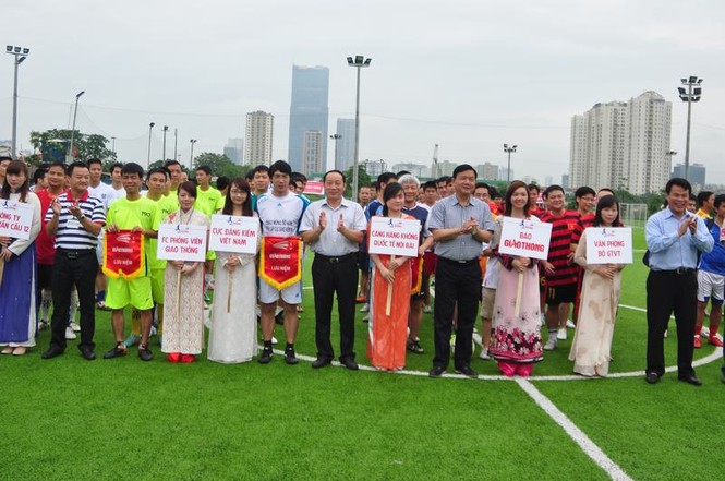 Sôi động Giải bóng đá Báo Giao thông mở rộng 2014 - ảnh 5