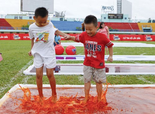 OMO và những hoạt động khuyến khích bé vui chơi lấm bẩn - ảnh 1
