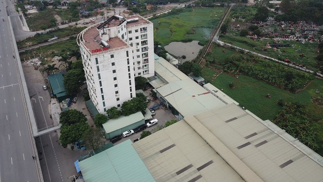 Hàng nghìn mét vuông nhà xưởng không phép 'vô tư' tồn tại giữa Thủ đô - ảnh 1