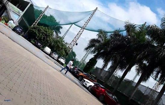 Sân golf, bãi xe 'mọc' trên đất quy hoạch nhà văn hóa - ảnh 1