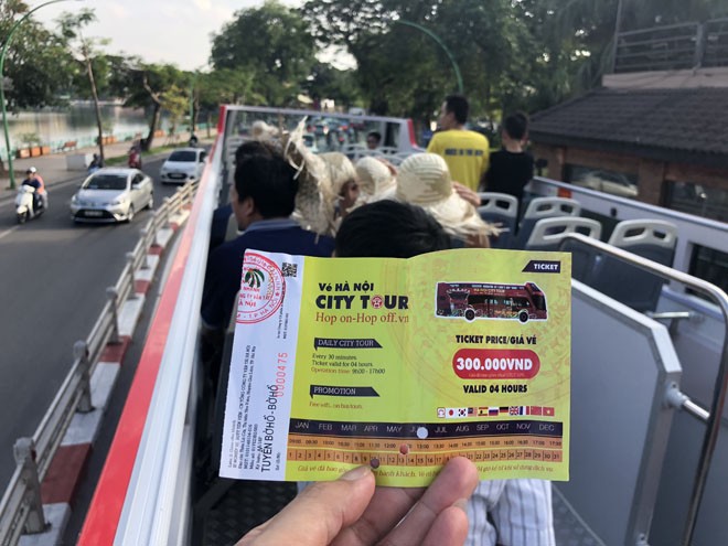 Du lịch Hà Nội bằng “siêu” xe buýt 2 tầng - ảnh 4