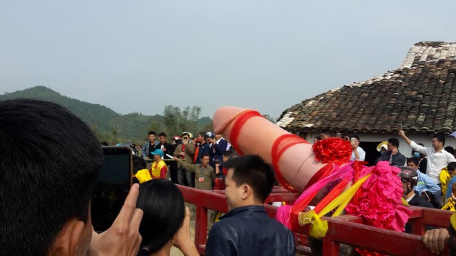 Vì sao Lễ hội có màn rước 'của quí' khổng lồ kém vui? - ảnh 3