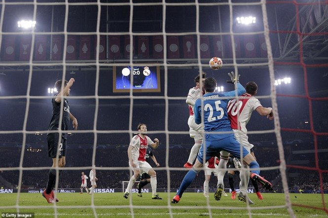 Sao trẻ tỏa sáng, Real Madrid thắng nhọc Ajax - ảnh 1