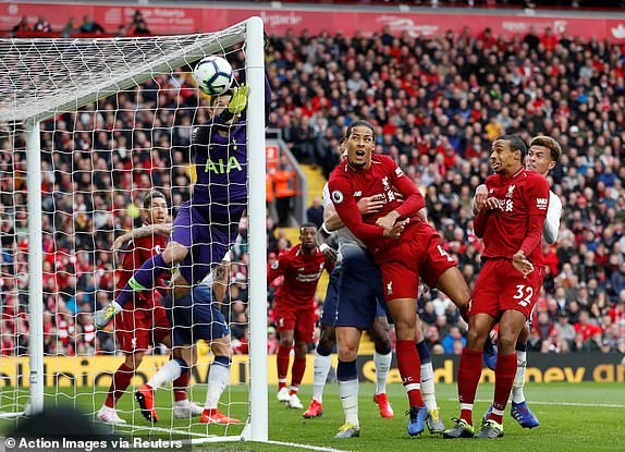 Thắng kịch tính Tottenham, Liverpool tái chiếm ngôi đầu Ngoại hạng Anh - ảnh 9