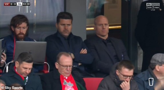 Thắng kịch tính Tottenham, Liverpool tái chiếm ngôi đầu Ngoại hạng Anh - ảnh 8