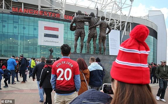 Pogba lập cú đúp phạt đền, M.U đánh bại West Ham - ảnh 9